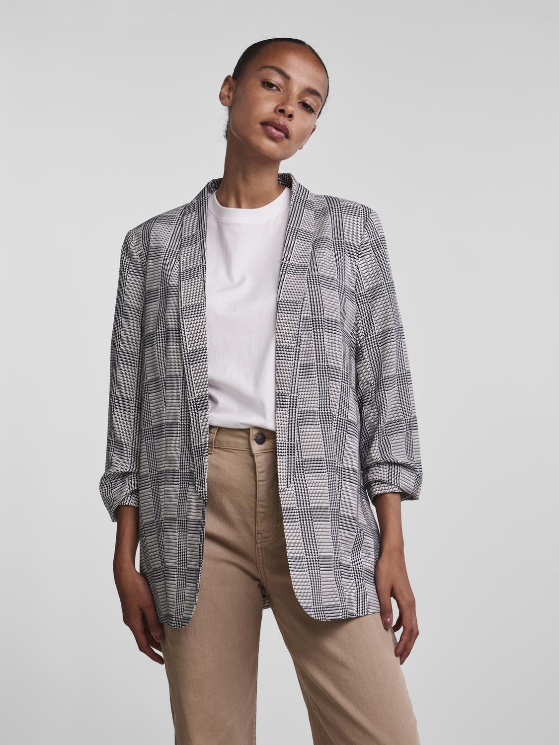 model_shot-front